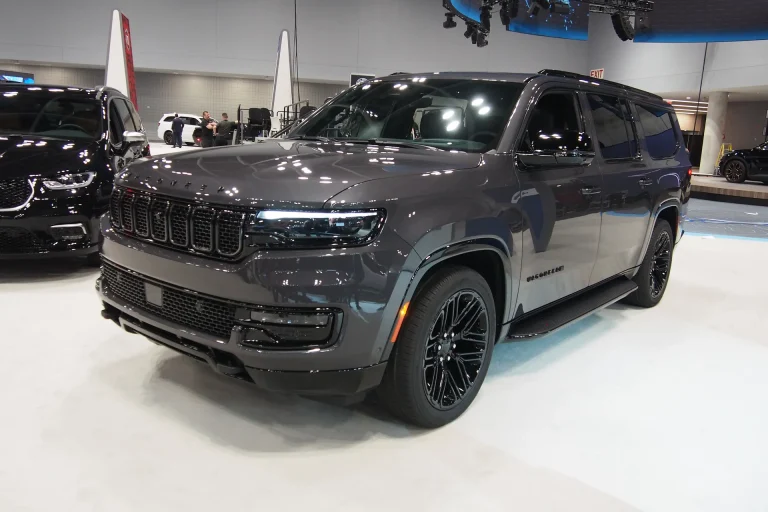 Primul vehicul electric de la Jeep este Wagoneer S, in valoare de 72.000 de dolari: autonomie de 300 de mile, 600 de cai putere