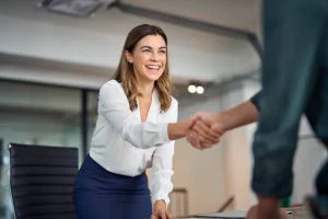 Legal vs. „la negru”: cum îți afectează dosarul de credit veniturile nedeclarate?