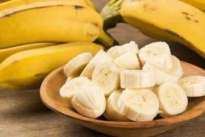 Calorii Banană – Câte Are o Banană Medie, la 100g, Dacă Îngrașă și Benefici
