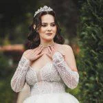 Cum schimbă decolteul personalitatea unei rochii de mireasă