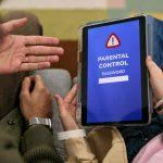 Cum alegi o tabletă pentru copii: siguranță, control parental și durabilitate