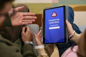 Cum alegi o tabletă pentru copii: siguranță, control parental și durabilitate